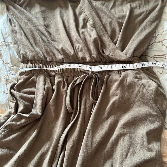 Olive Green Solid Color Short Sleeve Elastic Waist Jumpsuit Size S - Picture 8 of 10